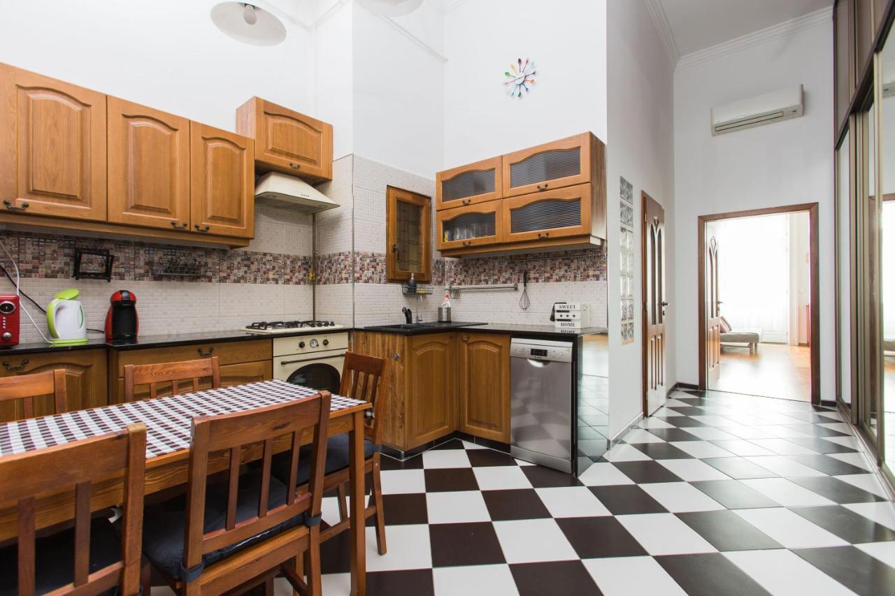 Grand Boulvard Apartment Budapest Bagian luar foto